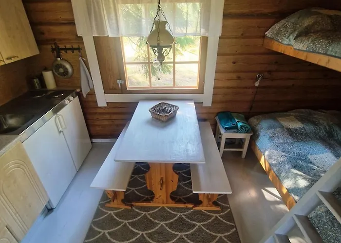 Hietajaerven Helmi, Moekki 3 בקתה